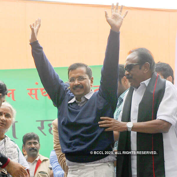 Kejriwal to lead protest march against land bill