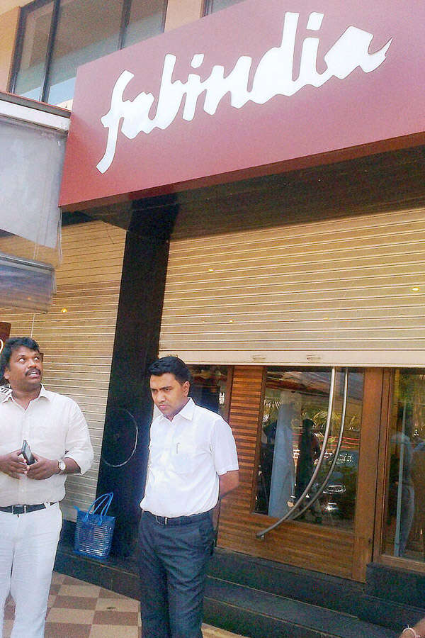 Smriti Irani filmed trying on clothes in Goa