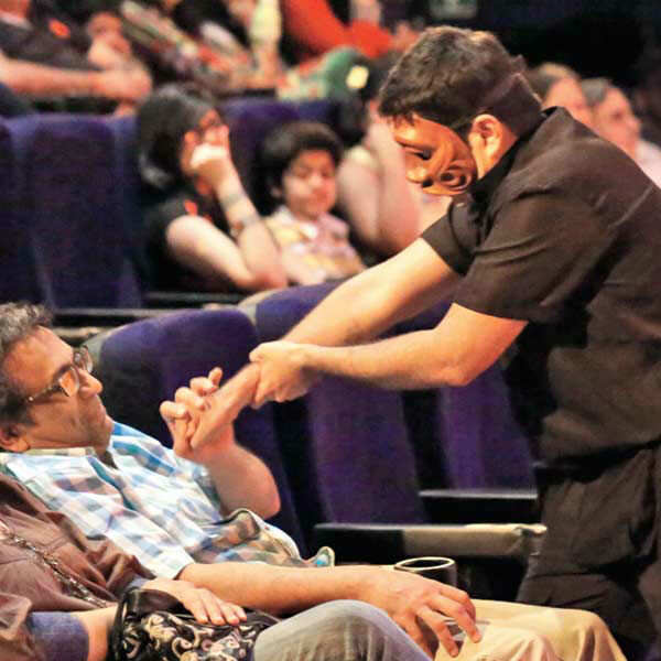 Ek ka dus: Actor wows Gurgaon with  10-man act