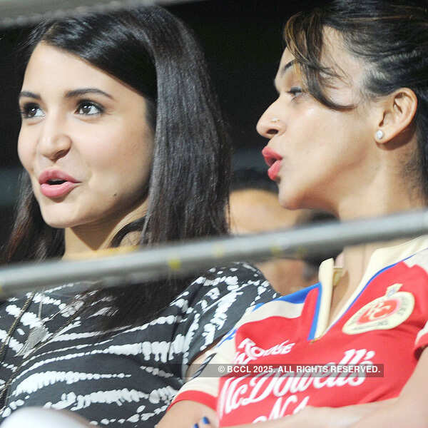 Anushka cheers for Virat