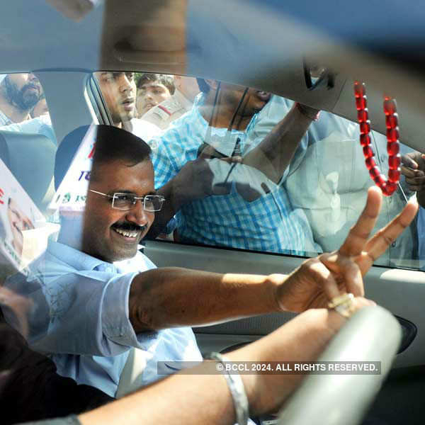 SC stays defamation proceedings against Kejriwal