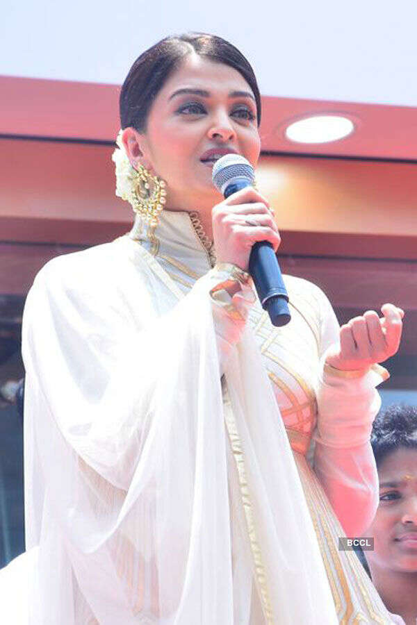 Aishwarya, Amitabh @ promotional event