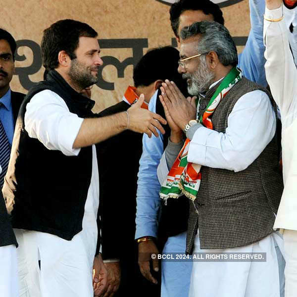 Rahul meets farmers ahead of today's big rally