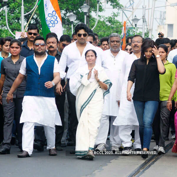 Mamata offers assistance to quake-ravaged Nepal