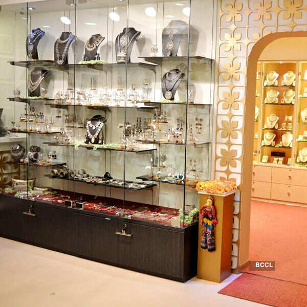 Lisa Ray @ Amrapali Jewels&rsquo; store