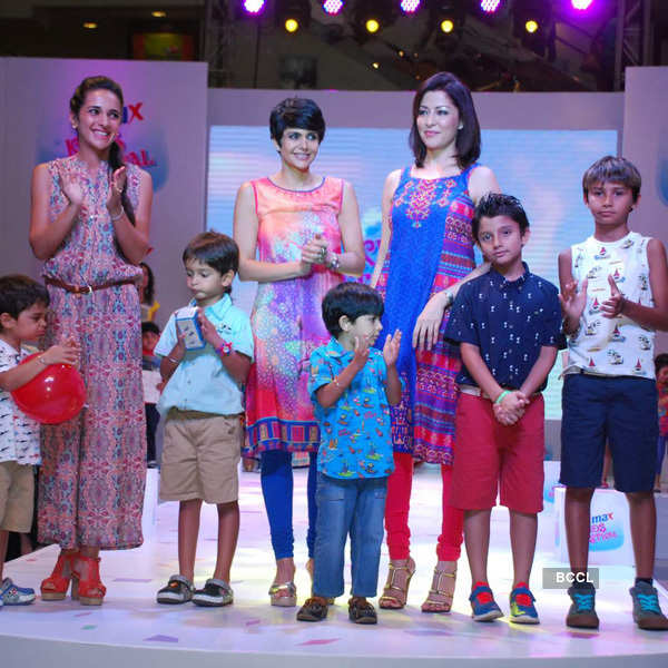 Tara, Mandira @ Kids fashion show
