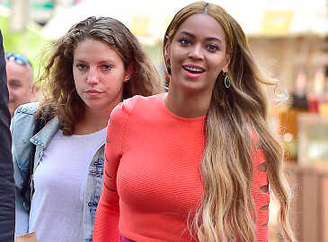 Beyonce causes chaos in front of her NYC office