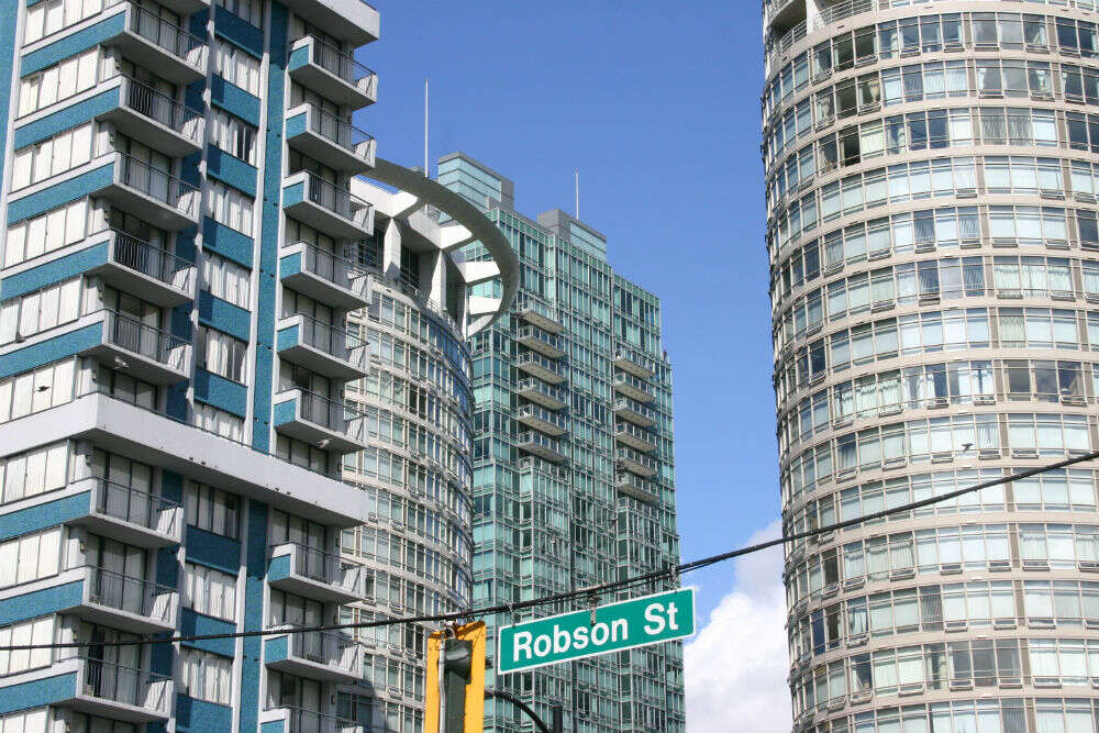 Shopping in Robson Street Shopping in Robson Street (POI 10)