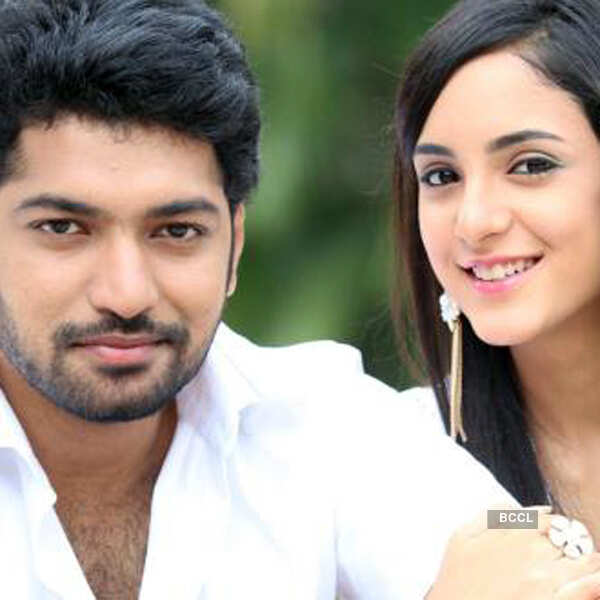 Karthik and Kanika Kapur  Photogallery - Times of India