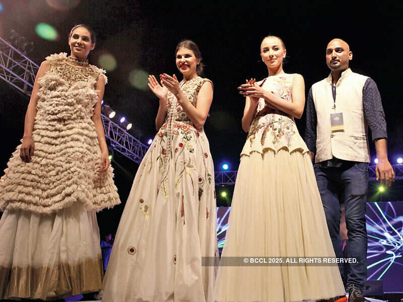 Samrat Chauhan poses with models  Photogallery - Times of India