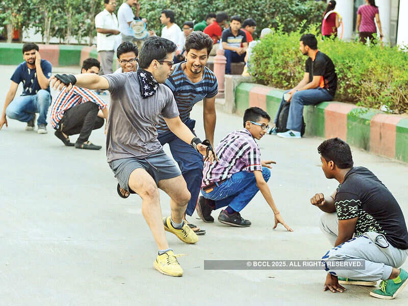 Participants play Kho kho during the Raahgiri Day celebrations Photogallery - Times of India