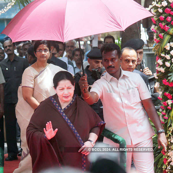 Jayalalithaa invited to form government