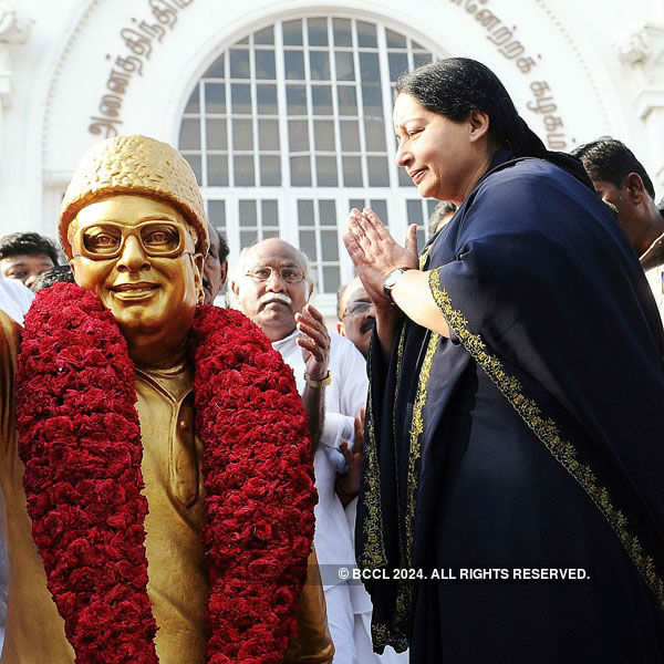 Jayalalithaa invited to form government
