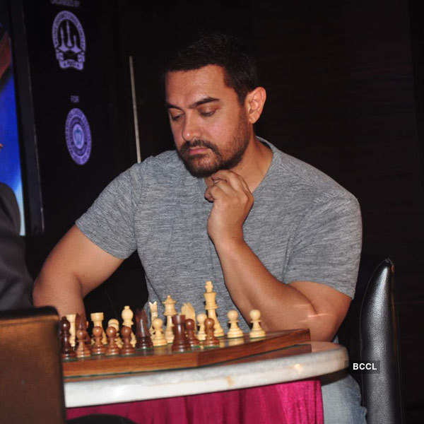 Aamir plays Chess at an event
