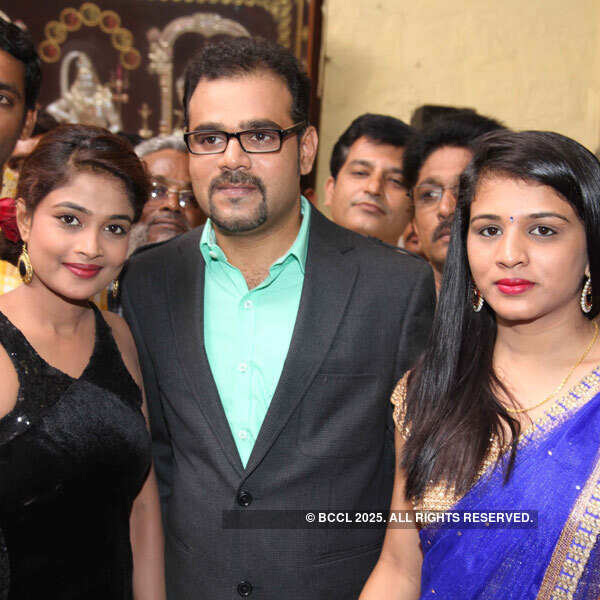 The cast and crew of Kengulabi with guests  Photogallery Times of India