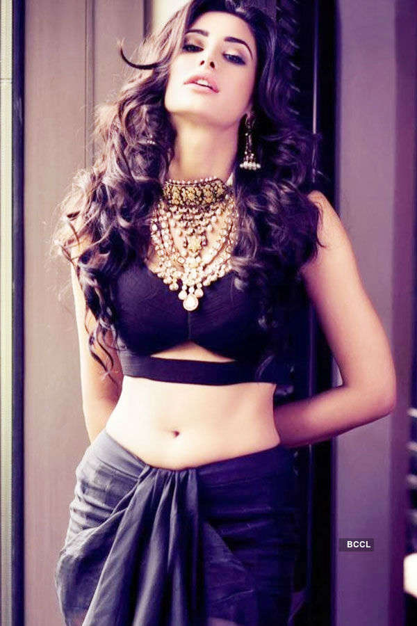 Celebrities with Hot Navel Show