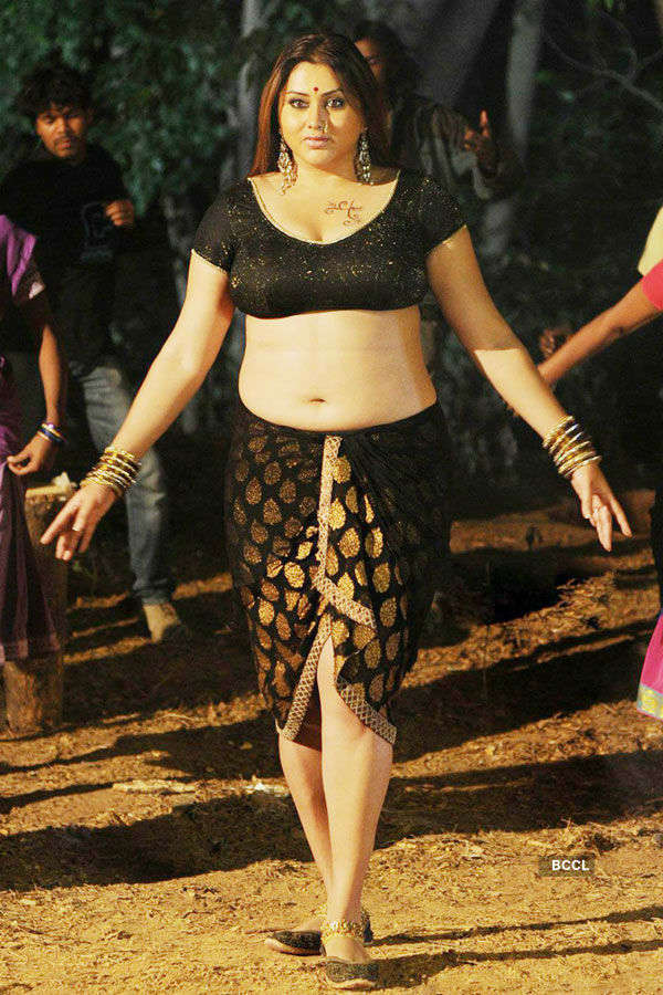 Celebrities with Hot Navel Show