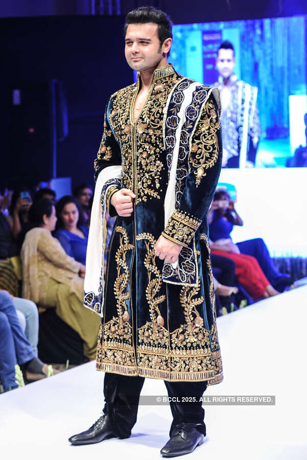 Mahaakshay Chakraborty walks the ramp for Riyaz Gangji  Photogallery - Times of India