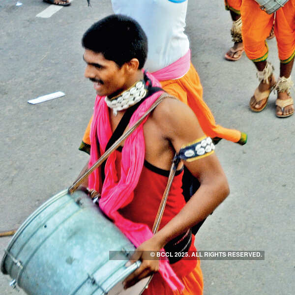An artist during the Telangana Shobha Yatra