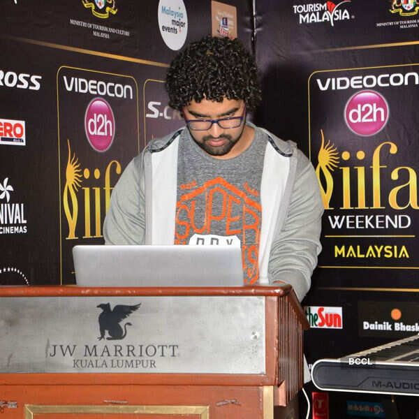 Siddharth Mahadevan during Shankar-Ehsaan-Loy music workshop