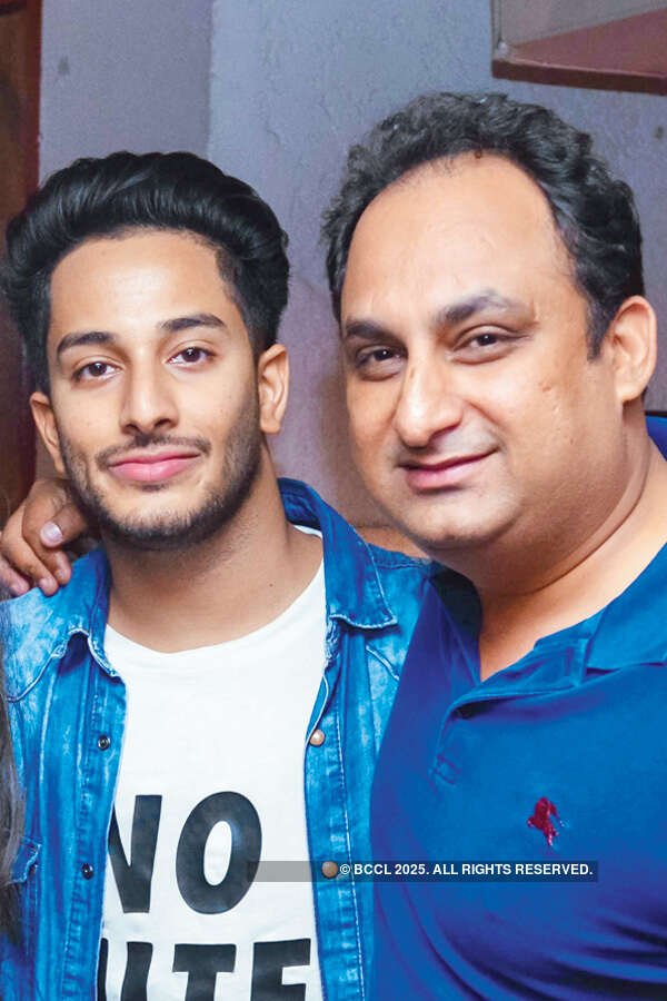 Abhishek Mathur (L) and Anuj Pawra during Anish Sood and the Progressive Brothers&rsquo; performance