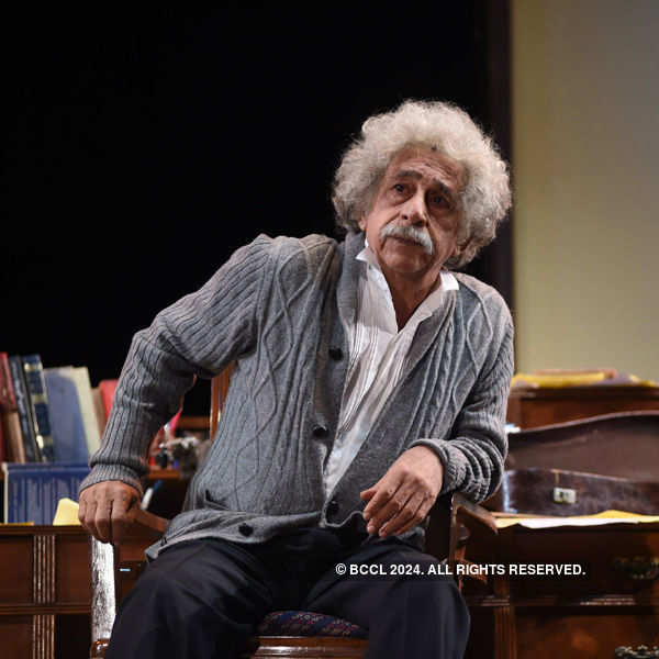 Naseeruddin Shah plays Einstein on stage
