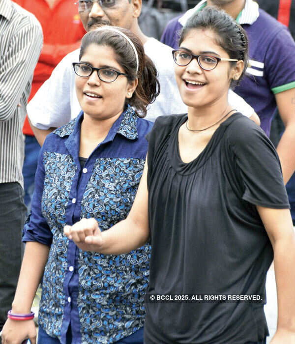 Girls having fun during Raahgiri Day