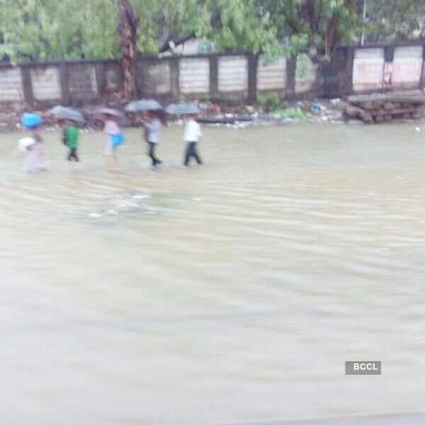 However, services continued on the mainland beyond Thane