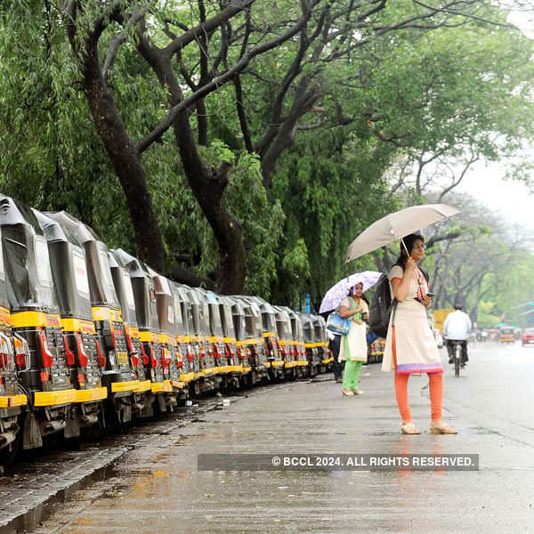 Heavy rainfall paralyses Mumbai