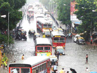 Mumbai: Heavy rains wreak havoc in city, more heavy showers for next 24 ...