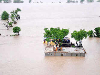 Heavy rains lash Gujarat, flood alert sounded