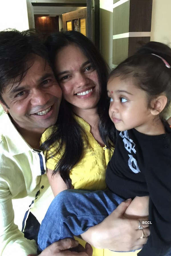 Celebs post #SelfieWithDaughter