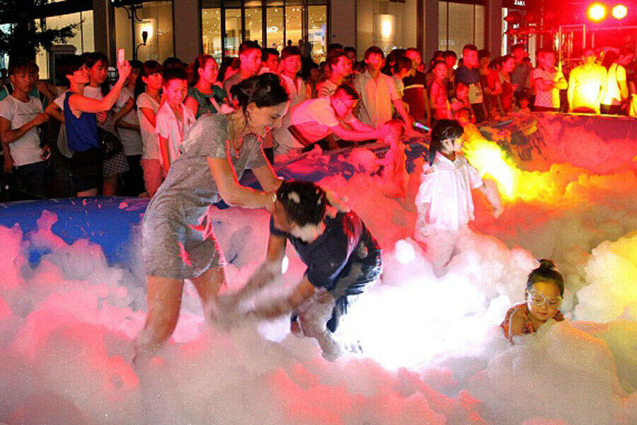 Participants enjoy themselves in Froth Party