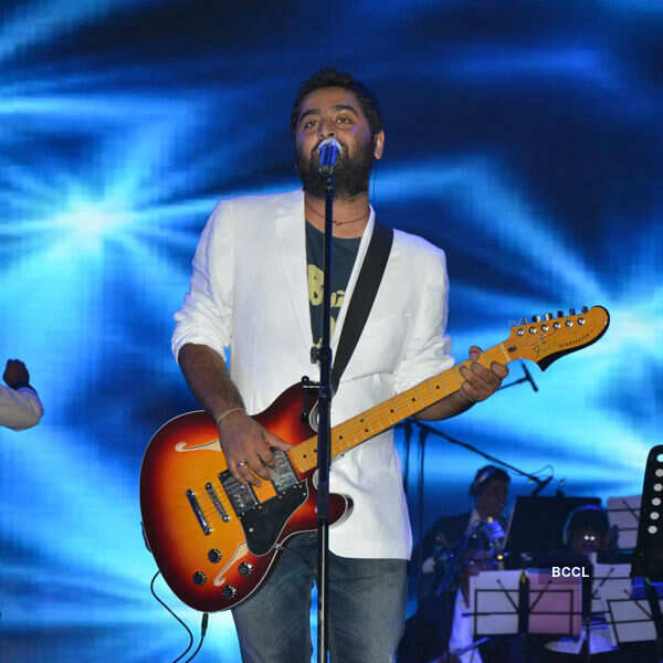 Arijit Singh performs live