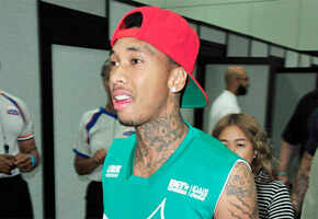 Tyga calls FBI to track person who leaked his nude photo