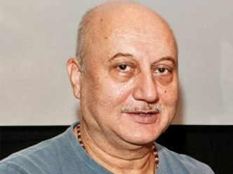 FTII row: Anupam Kher wants Gajendra Chauhan out