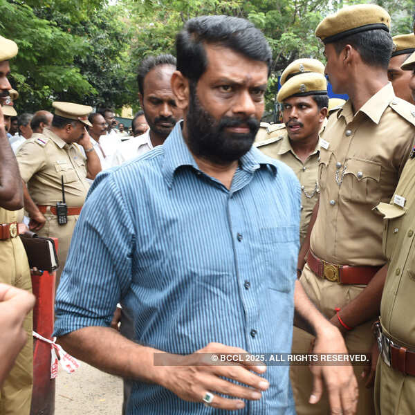 Vasanth pays his last respects