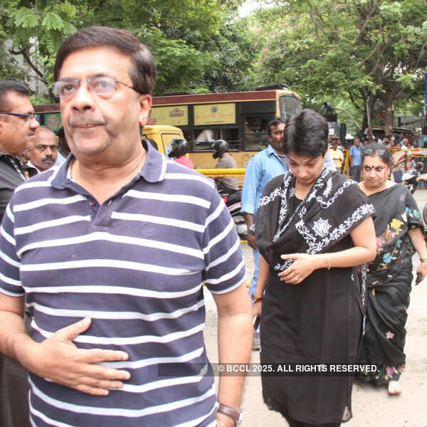 YG Mahendra during music composer MS Viswanathan&rsquo;s funeral