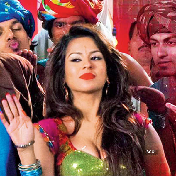 Sana Saeed in Lovely Jind Wali from Fugly