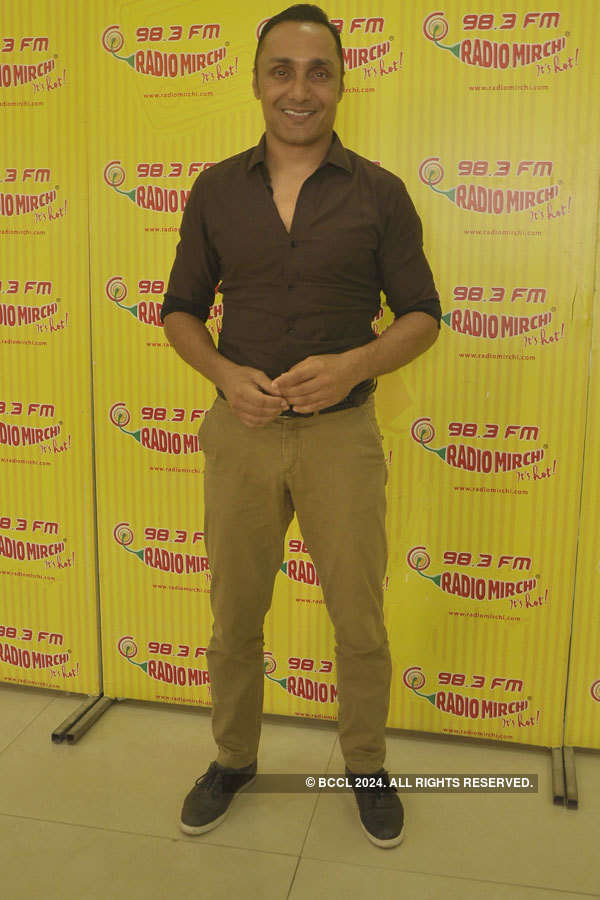 Rahul Bose visits Mumbai's Radio Mirchi Studio