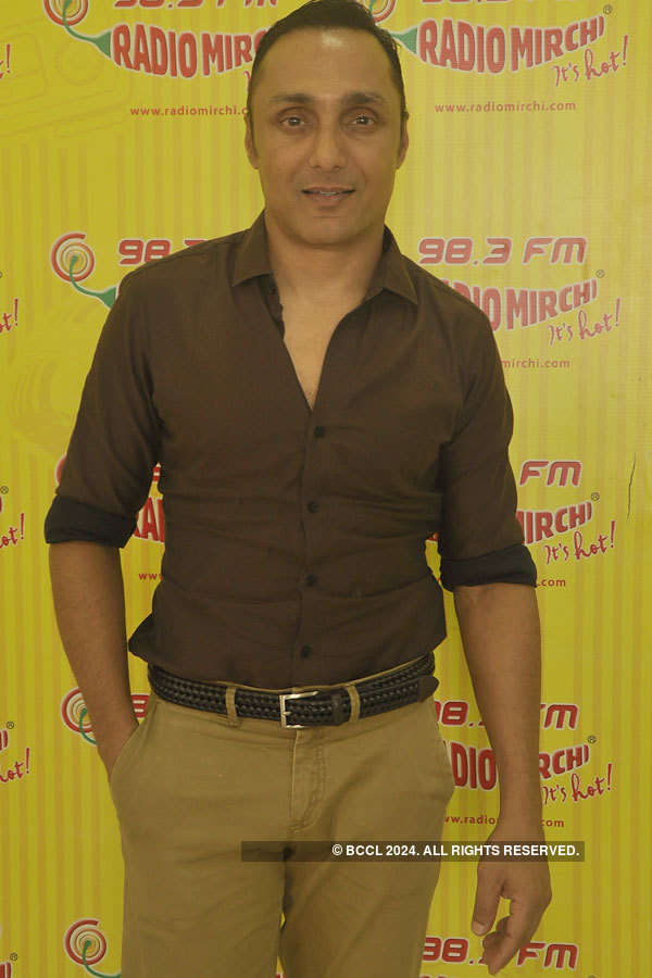 Rahul Bose visits Mumbai's Radio Mirchi Studio