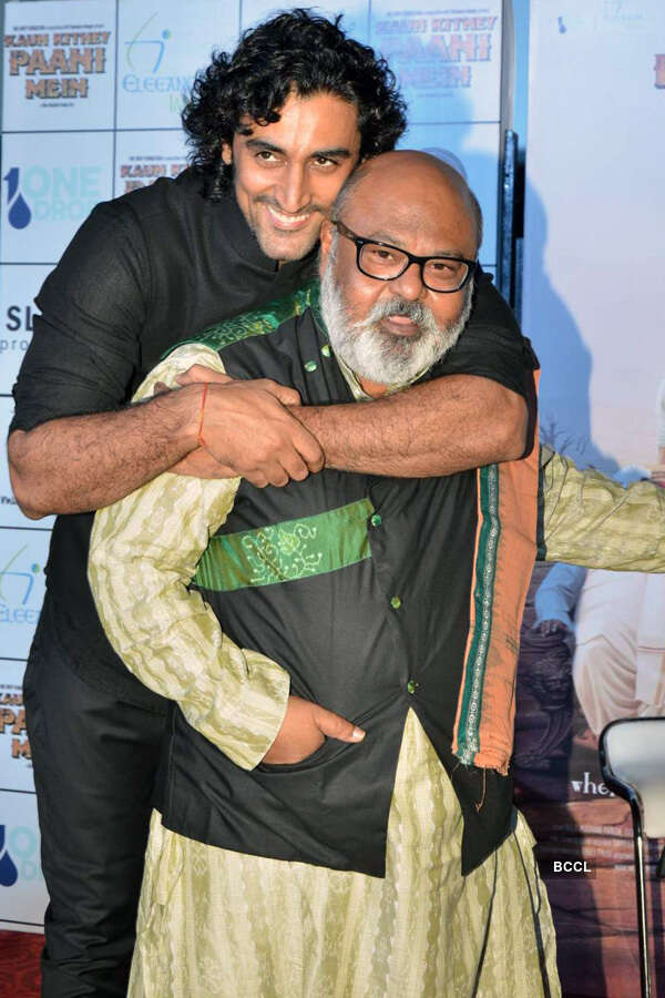 Kunal Kapoor and Saurabh Shukla share a funny moment