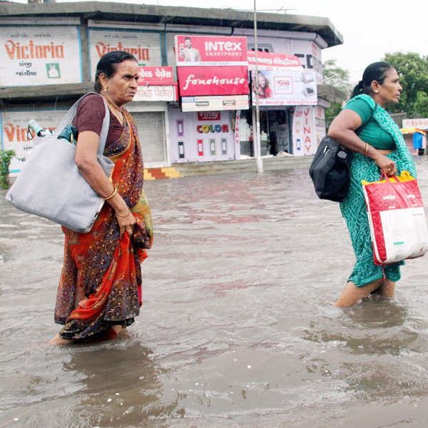 Monsoon unleashes mayhem in Gujarat, 25 dead