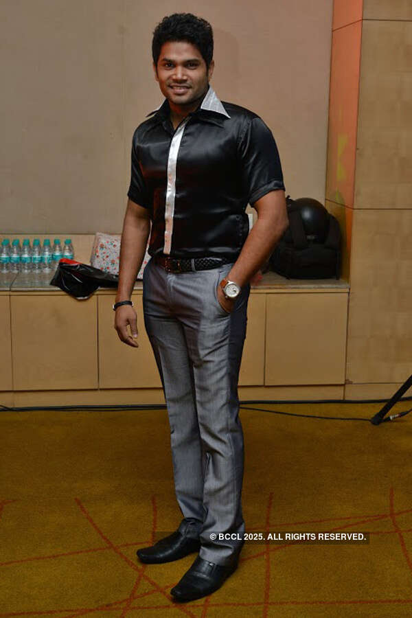 Yashmith poses during Sakshi Agarwal's birthday