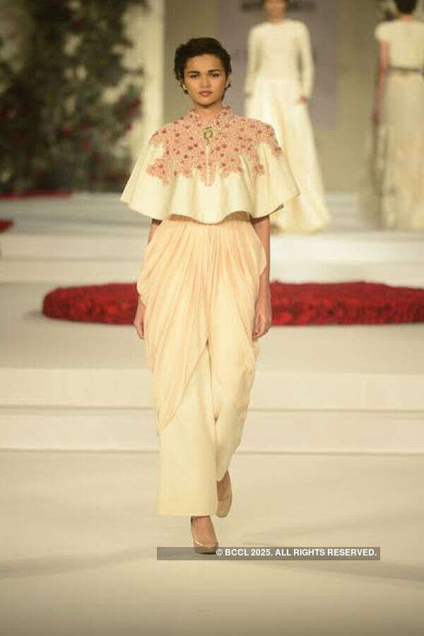 Shweta walks the ramp for Varun Bahl's show