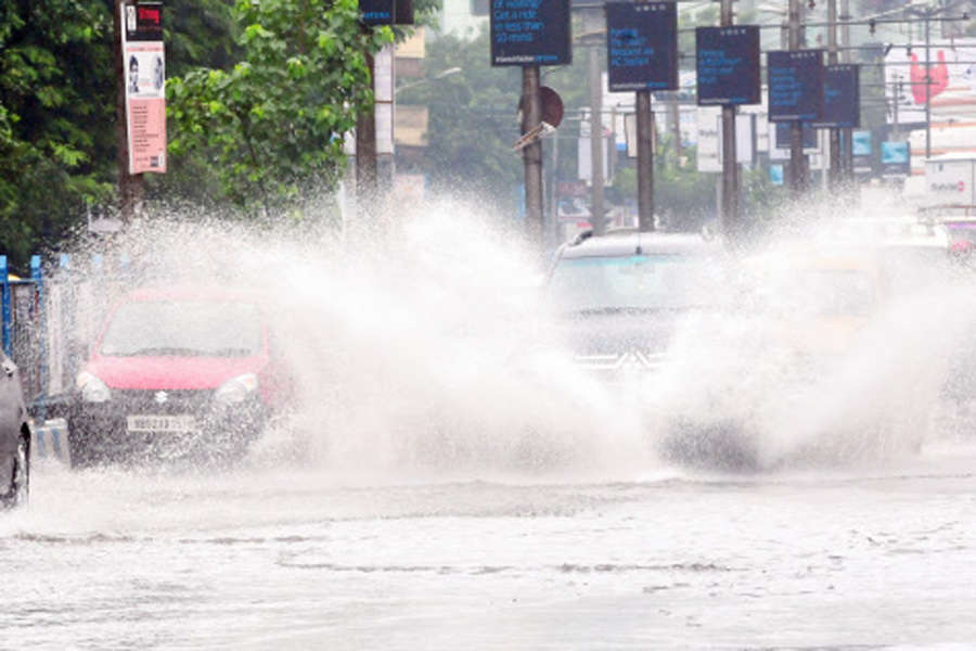 Heavy rains trigger floods in east, west India