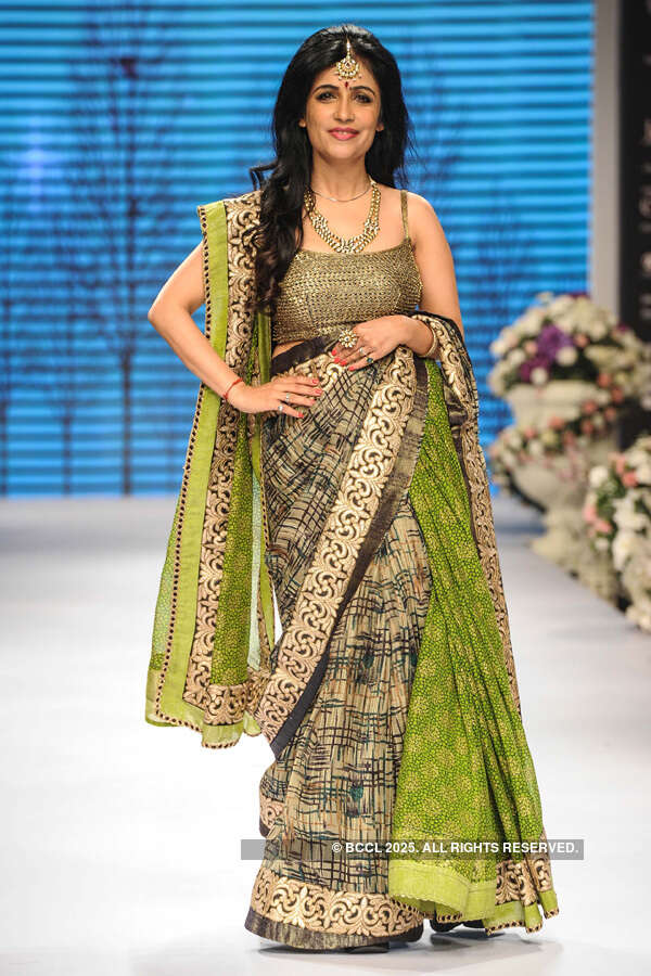 Shibani Kashyap showcases a creation by Shaina NC for Beti
