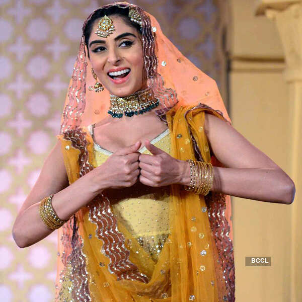 Pernia Quershi performs a dance