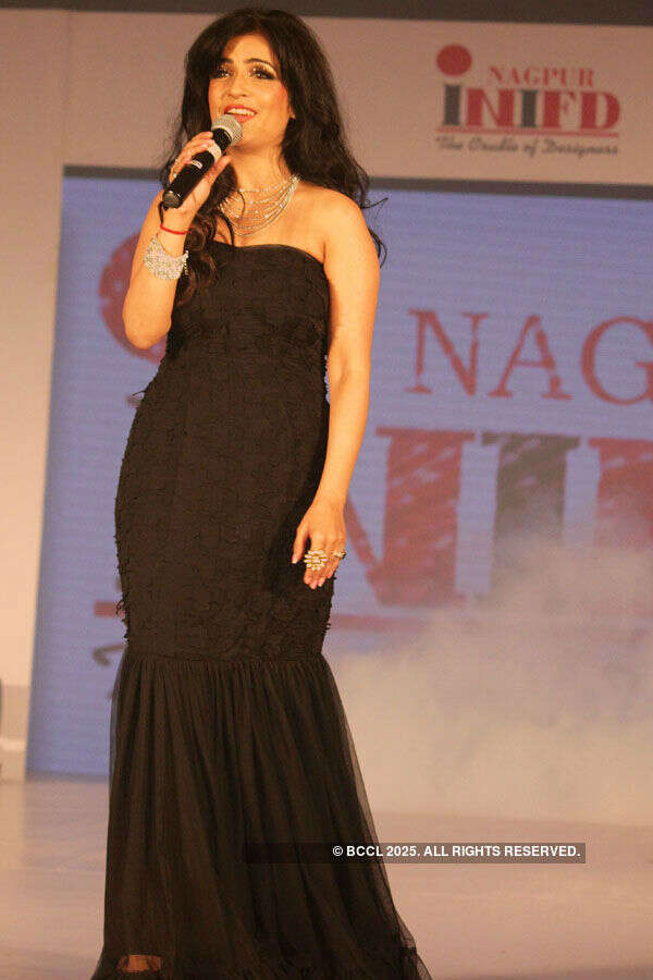 Shibani Kashyap performs