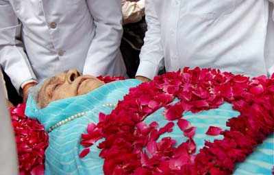 Cremation: Gayatri Devi